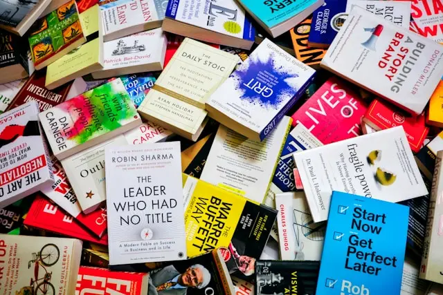 Grande sélection de livres en ligne : livres scientifiques, ouvrages littéraires, livres parascolaires, livres de coloriage pour enfants et adultes.